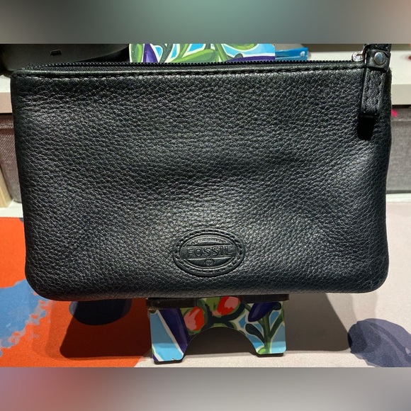 Fossil Handbags - Vintage Fossil Pebbled Leather Multi-Function Clutch Wallet - Excellent Cond